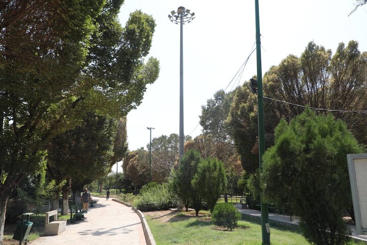 اصلاح روشنایی و بازپیرایی بوستان‌‎های منطقه ۱۹ در قالب طرح «من شهردارم»