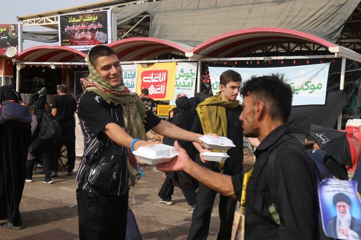ادامه خدمت‌رسانی موکب منطقه ۱۳ به زائران تا پایان اربعین حسینی