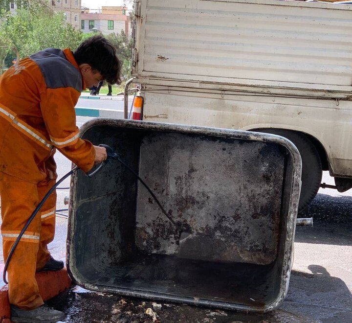 پاکسازی گسترده مخازن پسماند در معابر شمال‌شرق پایتخت