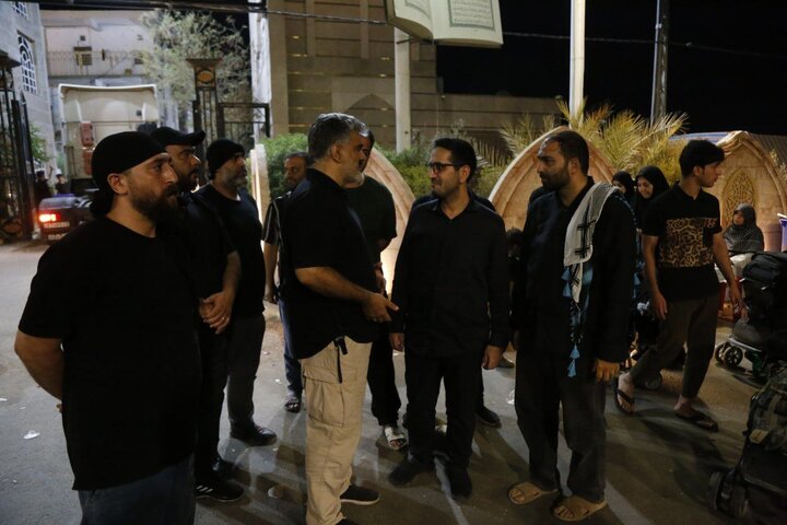 پاکسازی طریق الحسین (ع) با دو تیم ۲۵ نفره از خدمات شهری منطقه ۱۰