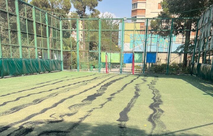 ارتقای کیفیت زمین‌های چمن مصنوعی منطقه ۱۰ با تزریق گرانول