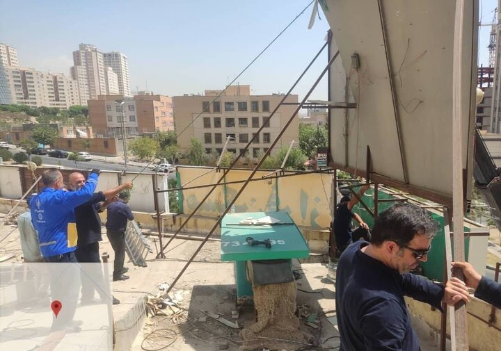 آغاز طرح ضربتی حذف تابلوهای غیرمجاز و خطرآفرین در منطقه ۲۲