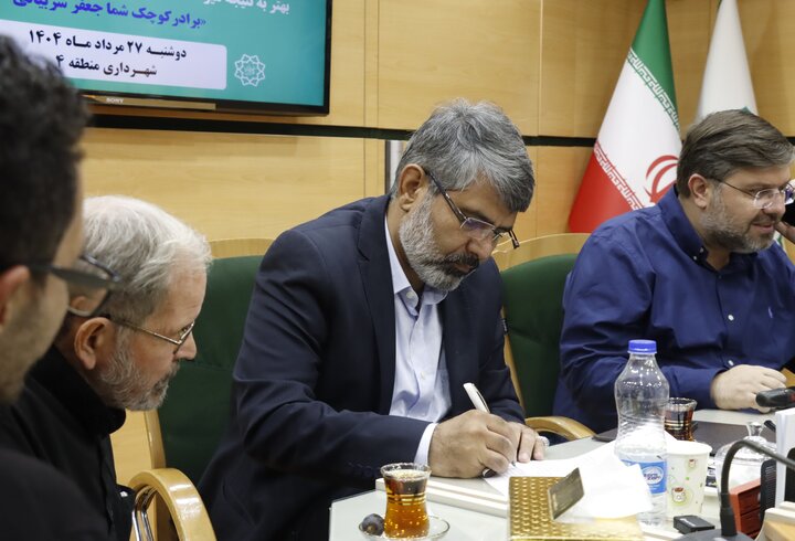 پیگیری عملی مطالبات شهروندان با حضور عضو شورای شهر و شهردار منطقه ۴