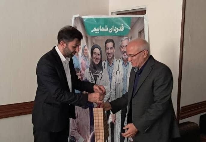 قدردانی از پزشکان و فعالان سلامت منطقه ۱۳ به مناسبت روز پزشک

