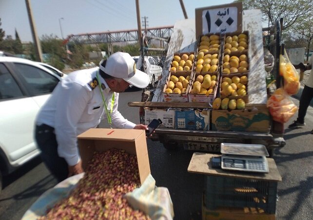 اجرای طرح ضربتی رفع سد معبر در شرق منطقه ۱۴