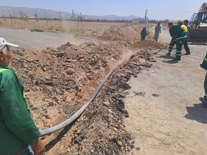 اجرای شبکه آبرسانی از جنگل‌کاری غنی‌آباد به باغ‌راه روستای غنی‌آباد