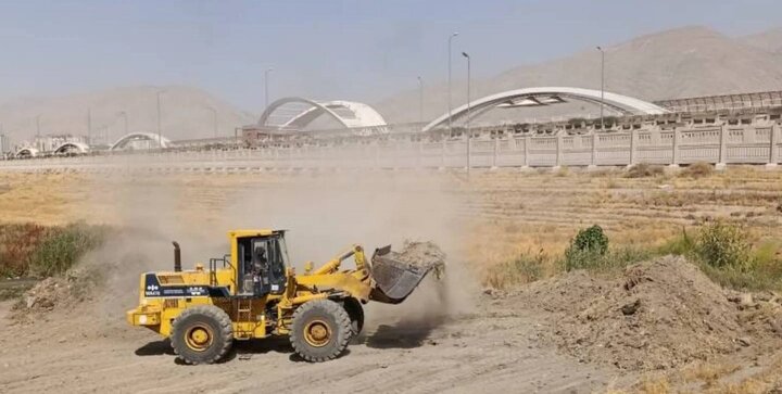 آغاز عملیات لایروبی مکانیزه بزرگترین حوضچه تعدیل سیلاب شمال‌غرب پایتخت