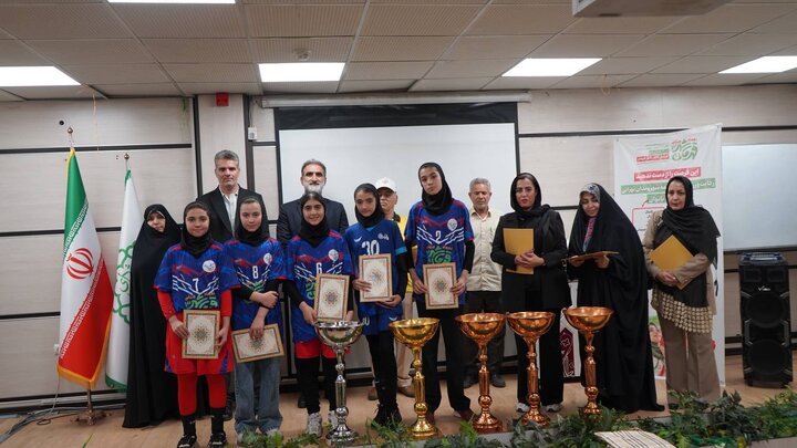 تجلیل از قهرمانان "قهرمان شهر ۳" در منطقه ۲۱