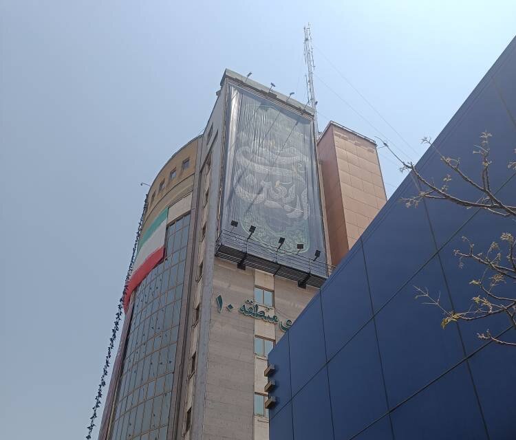 از «اقتدار ملی» تا «هفته وحدت»؛ اهتمام شهرداری منطقه ۱۰ در اکران دیوارنگارههای فرهنگی و مذهبی