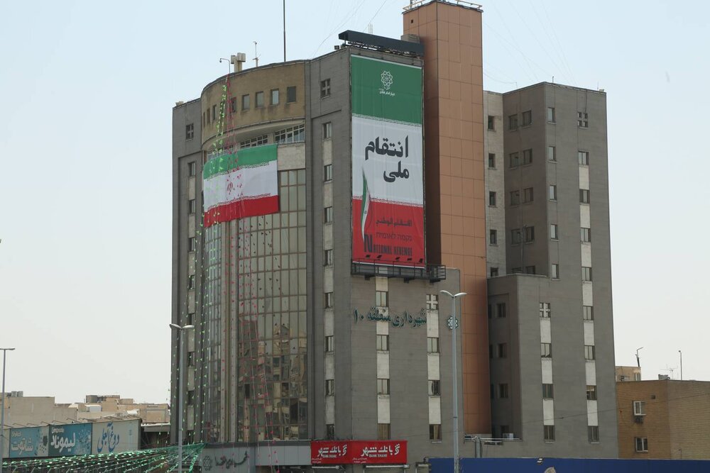 از «اقتدار ملی» تا «هفته وحدت»؛ اهتمام شهرداری منطقه ۱۰ در اکران دیوارنگاره‌های فرهنگی و مذهبی