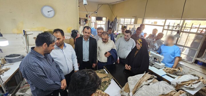 بازدید مدیرعامل سازمان خدمات و مشارکت‌های اجتماعی از بخش‌های مختلف کارآفرینی و توانمندسازی مرکز یاورشهر ۴