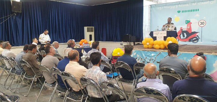 آموزش قوانین رانندگی تدافعی به رانندگان ناوگان تاکسی و اتوبوس منطقه ۹