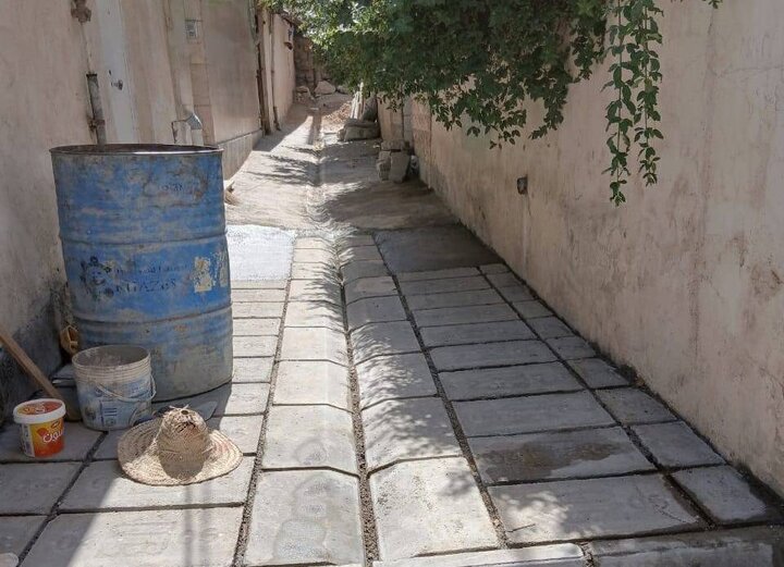 نوسازی معابر پلکانی و قدیمی محله درکه آغاز شد