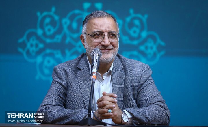 نشست صمیمانه شهردار تهران با جمعی از دانشجویان کشور
