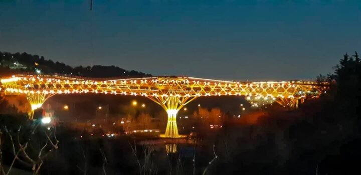 «پل طبیعت» به رنگ طلایی درمی‌آید