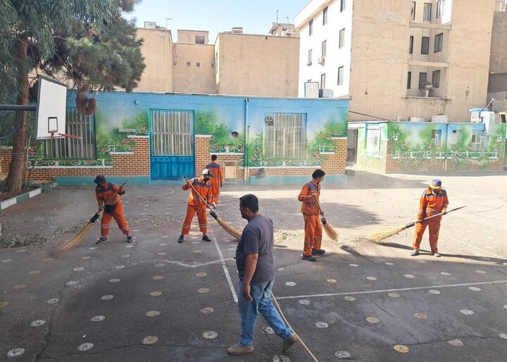 طرح ویژه استقبال از مهر در منطقه ۱۴ با تمرکز بر بهداشت و ایمنی در معابر و مدارس منطقه ادامه دارد