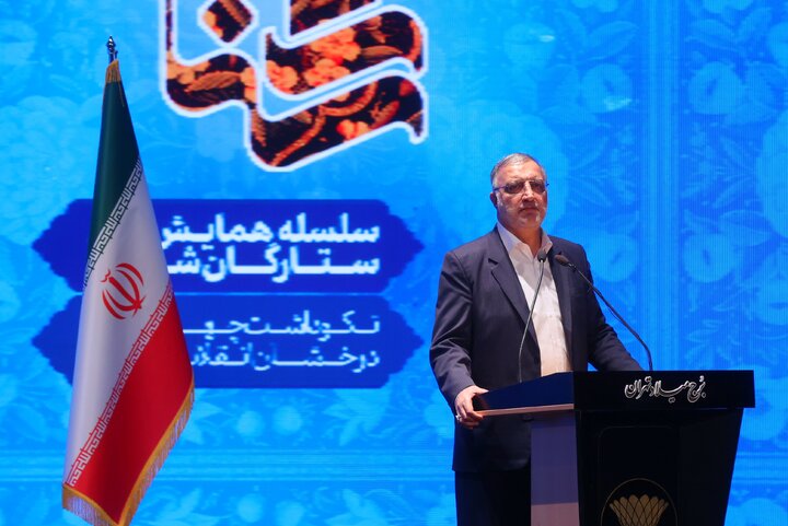 استقلال فرهنگی و اقتصادی جز با تلاش و آگاهی مردم برای ساخت ایران اسلامی محقق نمی‌شود/«استبدادزدایی» و «استعمارستیزی» دو بعد اساسی انقلاب اسلامی