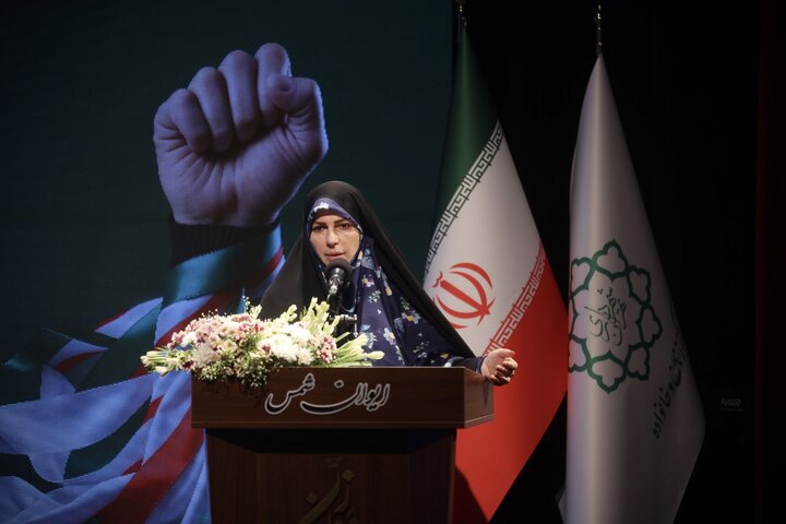 زنان ایرانی در دل بحران‌ها با زنانگی و مادرانگی به صحنه آمدند/ مدیریت زنانه در جنگ ۱۲ روزه، الگویی الهام‌بخش برای جهان است