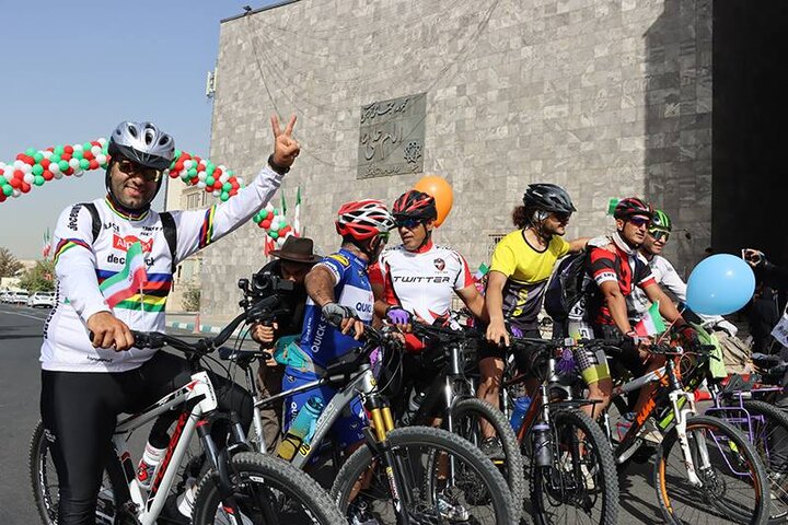 شهروندان تهرانی در منطقه ۲۲ یک روز بدون خودرو را جشن گرفتند