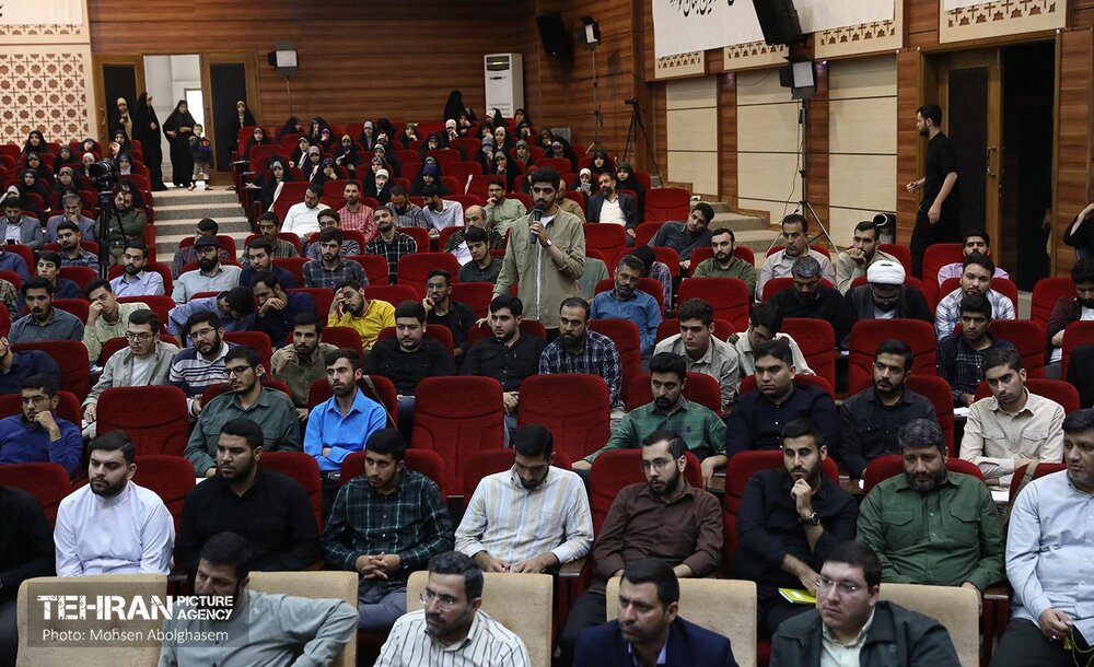 نشست صمیمانه شهردار تهران با جمعی از دانشجویان کشور