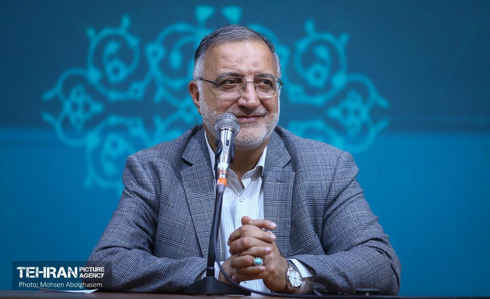 نشست صمیمانه شهردار تهران با جمعی از دانشجویان کشور