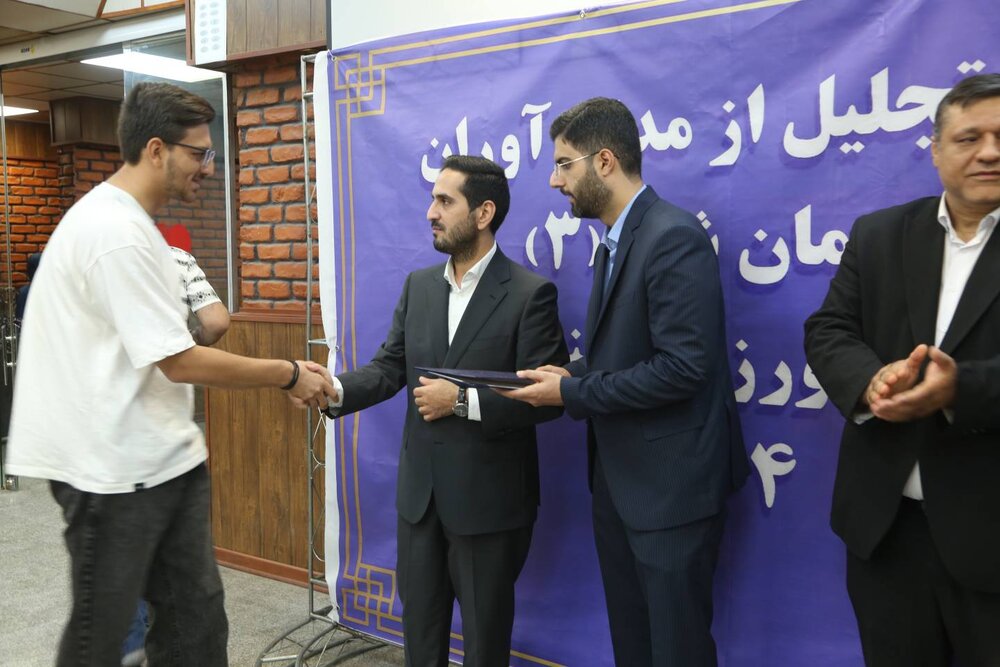 آیین تجلیل از مدالآوران و نخبگان ورزشی منطقه ۱۰ برگزار شد/ نوید احداث پردیس ورزشی و توسعه زیرساختها