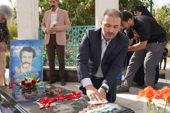 مزار شهدای دارالمومنین تهران گلباران شد