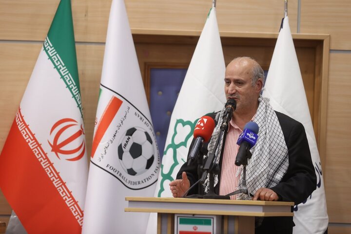 شهردار تهران در همه زمینه‌هایی که به نفع انقلاب، مردم، نظام و کشور باشد فعال است/ ایجاد بخش وی‌.ای‌.آر و زمین فوتبال ساحلی در مرکز ملی فوتبال؛ به‌زودی