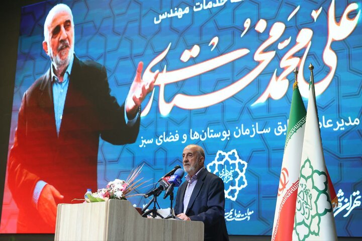  در طول بیش از ۴۰ سال خدمت تنها ۲۸ روز  آن هم  برای سفر مکه مرخصی گرفتم