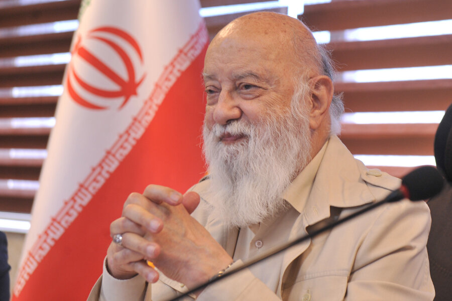 چمران در بازدید از سازمان فاوا چمران در بازدید از سازمان فاوا