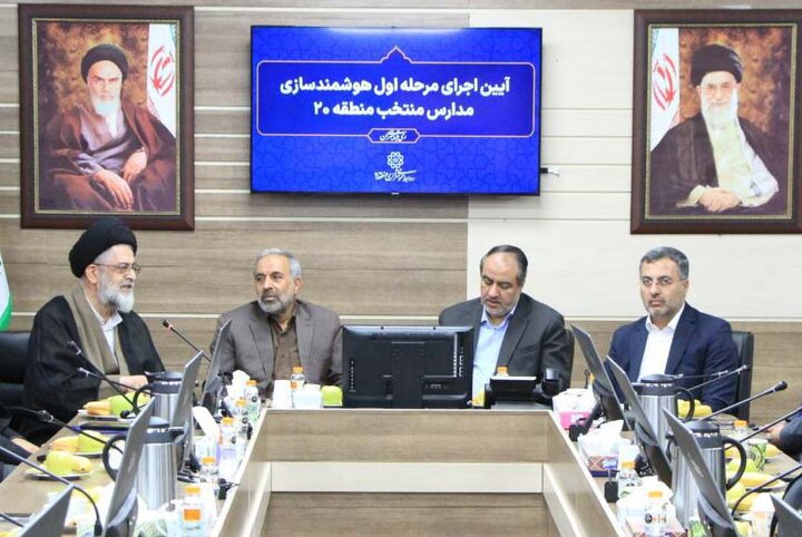 همزمان با آغاز سال تحصیلی ۴۰ مدرسه منتخب هوشمند شدند