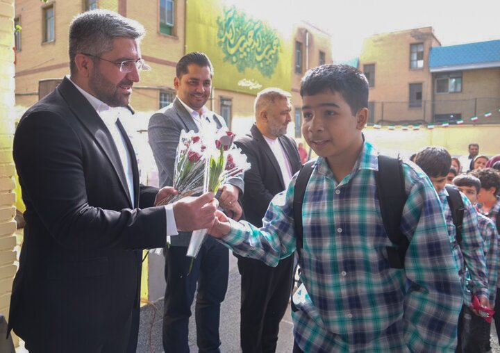 زنگ مهر در منطقه ۹ تهران طنین‌انداز شد