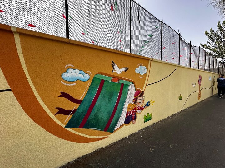 ۱۷۰۰ مترمربع دیوار مدارس منطقه ۱۳ با رنگ و نقش مهر تازه شد