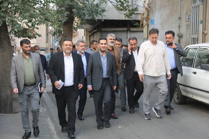 بازدید میدانی شهردار منطقه ۱۰ از محله جی؛ پیگیری مصوبات، بررسی نهرسازی‌ها و شنیدن مستقیم دغدغه‌های شهروندان
