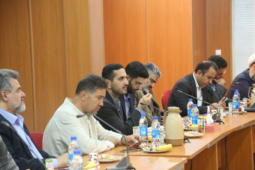 بازدید میدانی شهردار منطقه ۱۰ از محله جی؛ پیگیری مصوبات، بررسی نهرسازیها و شنیدن مستقیم دغدغههای شهروندان