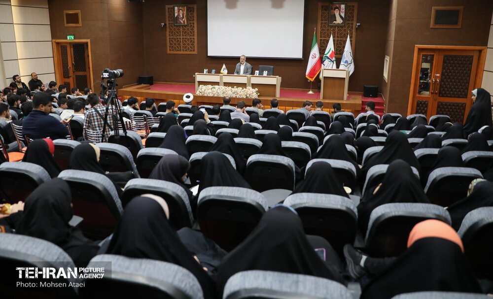 نشست صمیمانه شهردار تهران با مسئولین پایگاه‌های بسیج دانشجویی تهران