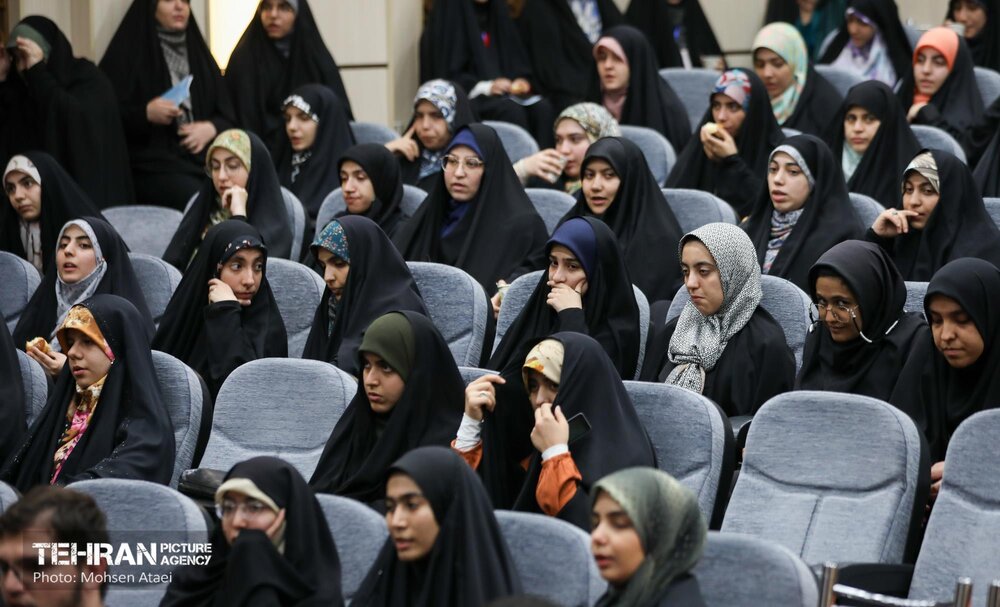 نشست صمیمانه شهردار تهران با مسئولین پایگاه‌های بسیج دانشجویی تهران