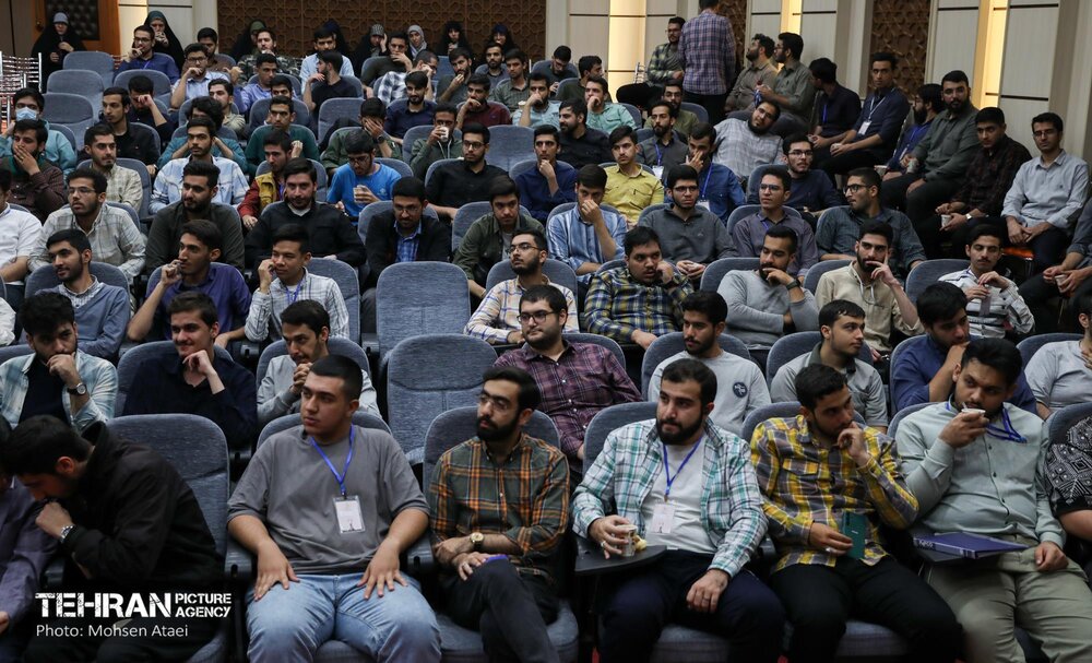 نشست صمیمانه شهردار تهران با مسئولین پایگاه‌های بسیج دانشجویی تهران