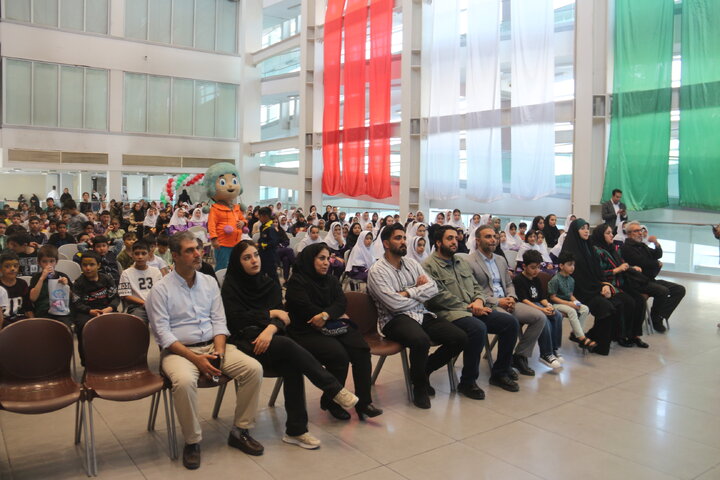 اهدای ۳ هزار بسته ملزومات تحصیلی به دانش‌آموزان کم‌برخوردار منطقه ۲۰