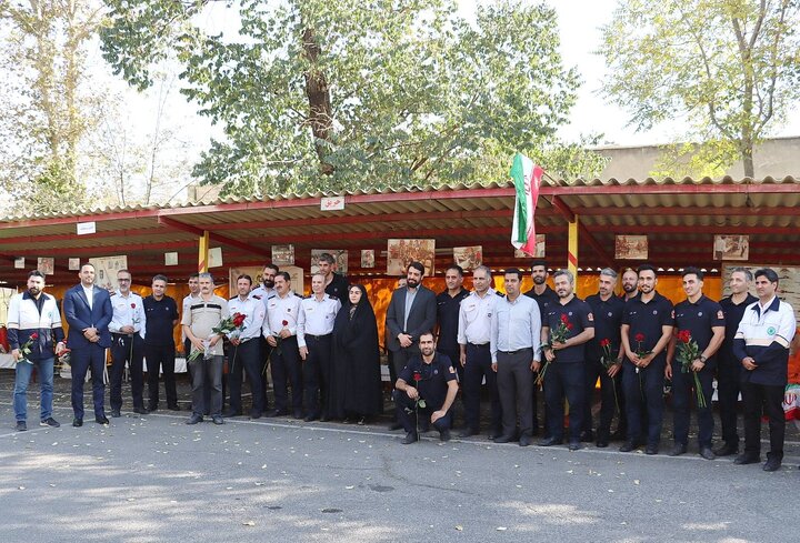 دیدار شهردار منطقه ۱۱ با آتش‌نشانان به مناسبت هفتم مهر روز ملی آتش‌نشان