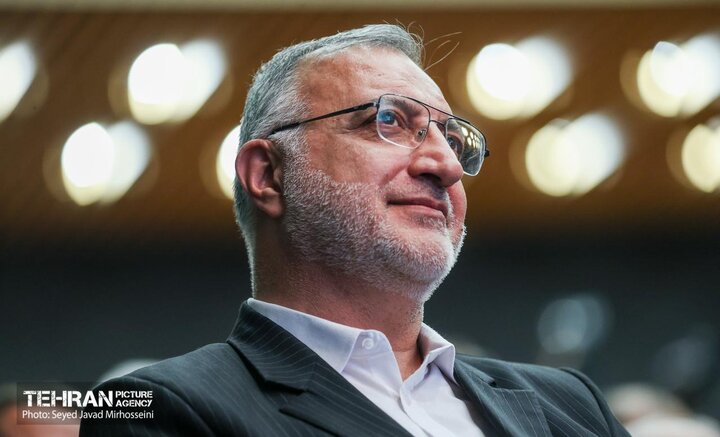 تحویل اولین رام قطار چینی برای ورود به متروی تهران/ ۵۷ دستگاه اتوبوس دوکابین دیزلی به گمرک رسیده است