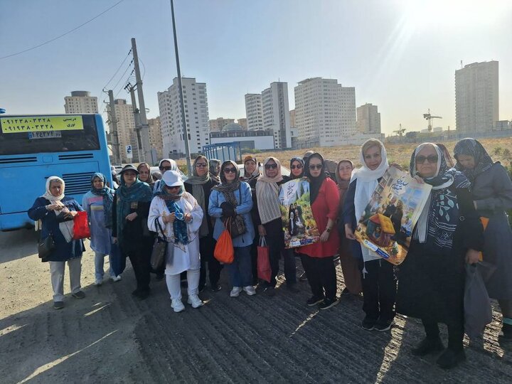 برگزاری تور پیاده‌روی سالمندان منطقه ۱۰ دریاچه خلیج فارس