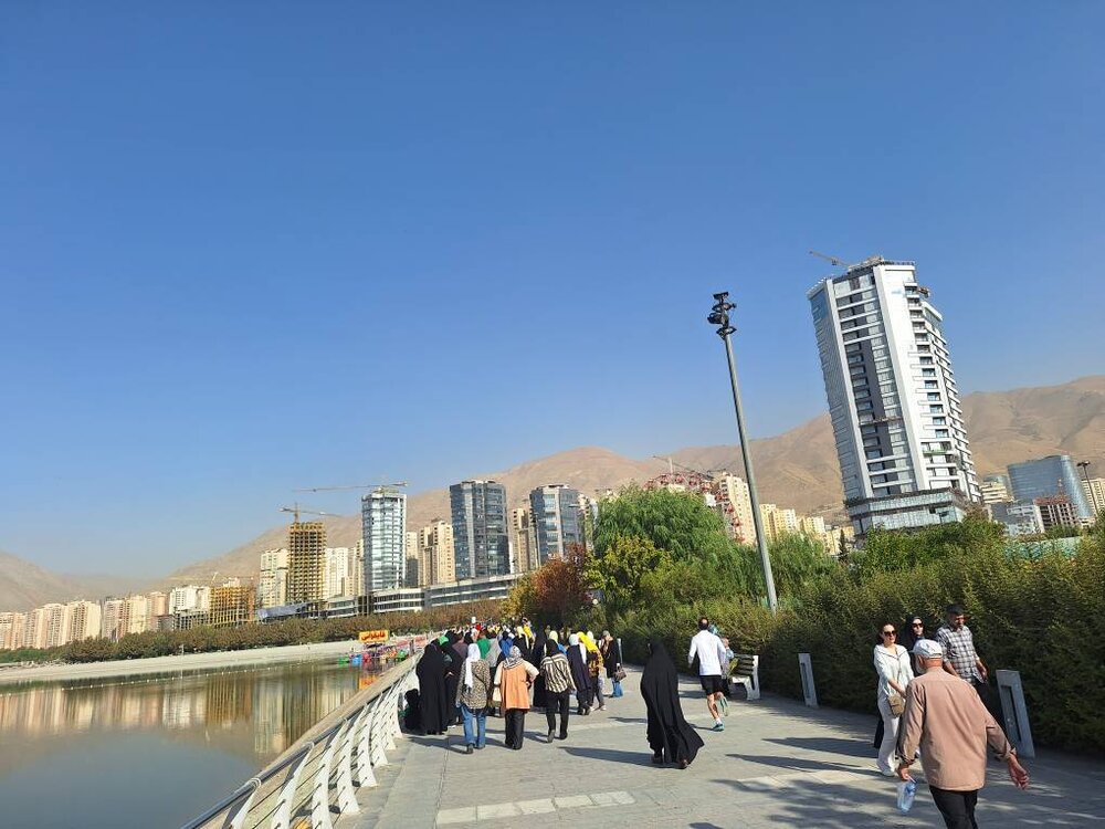 برگزاری تور پیادهروی سالمندان منطقه ۱۰ دریاچه خلیج فارس