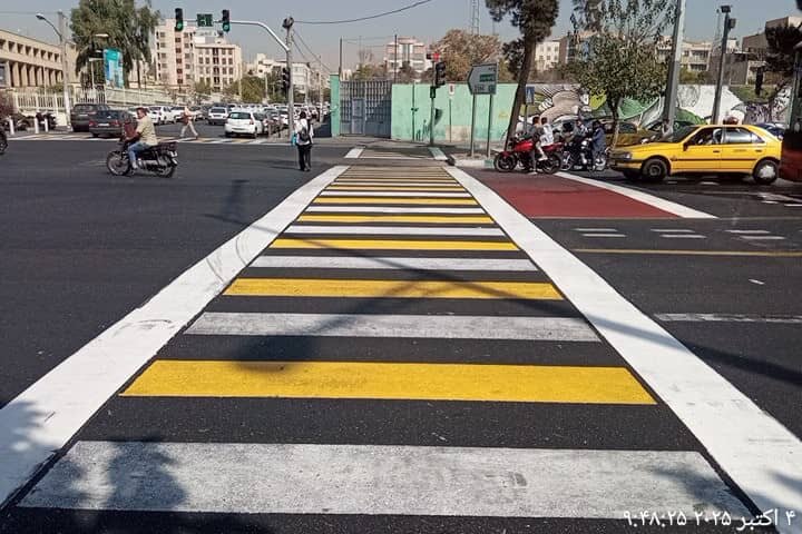 تقاطع آزادی – رودکی ایمن‌تر شد؛ اجرای طرح گذرگاه عابر پیاده