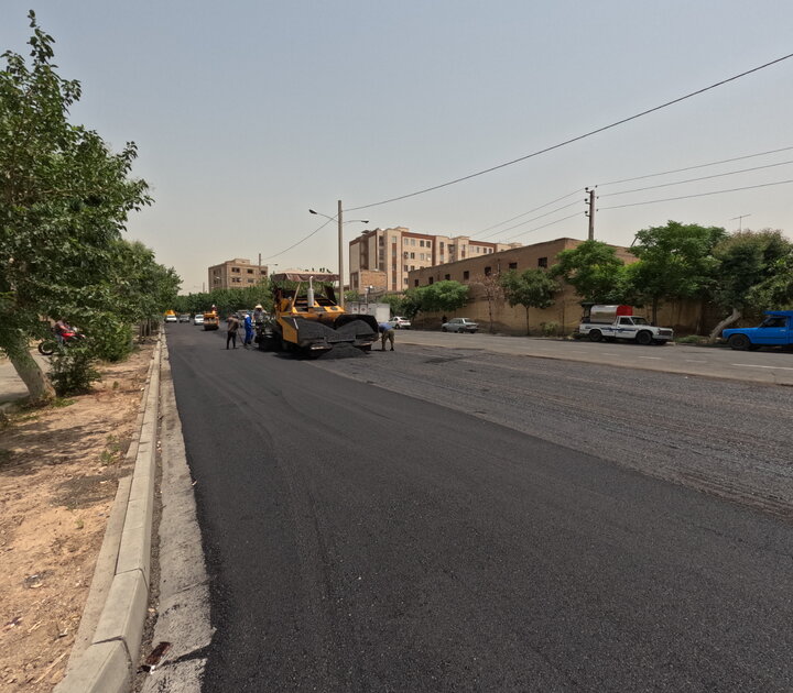 اجرای بیش از ۶۳ هزار تن آسفالت در محورهای پرتردد منطقه ۲۰