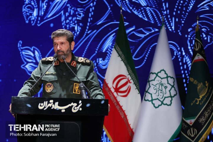 تقدیر فرمانده سپاه محمد رسول الله(ص)تهران از شهردار پایتخت برای اقدامات در دوران جنگ و بازسازی