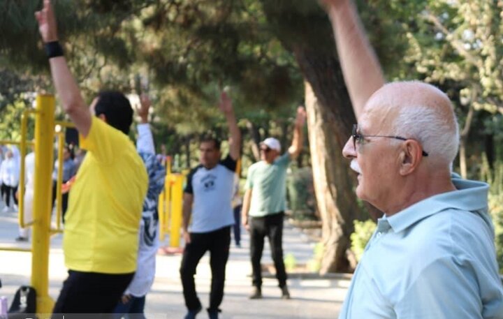  پیاده‌روی و دورهمی هزار نفره سالمندان پهنه شمال در موزه دارآباد 