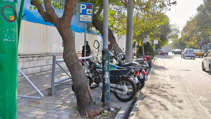 بهسازی محل توقف موتورسیکلت‌ها در ورودی پلیس راهور منطقه ۱۱