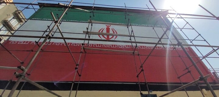 خیابان ولیعصر با نقش پرچم ایران جان تازه گرفت