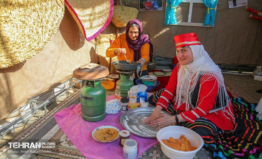 افتتاح جشنواره و نمایشگاه اقوام ایرانی در منطقه 5